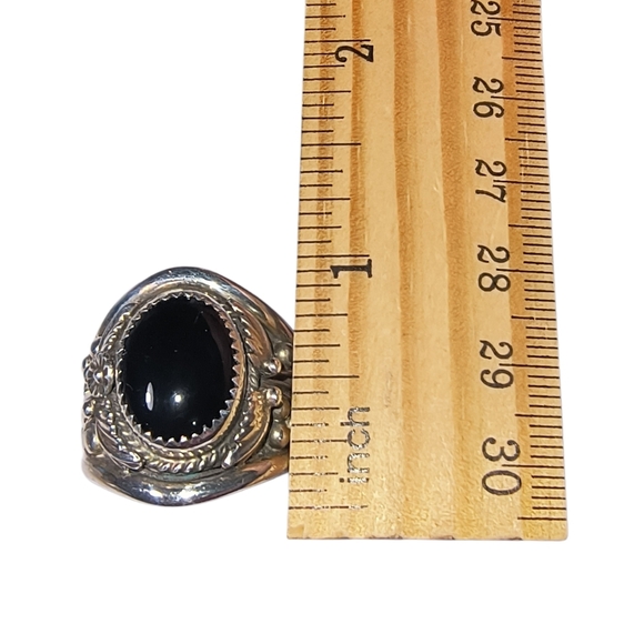 Native American Signed Black Onyx And Sterling Silver Heavy Wide Band Ring - Picture 4 of 11